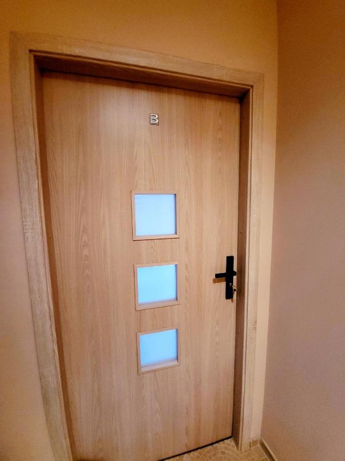 Tanie Spanie Przy Targach Poznanskich - Zameldowanie Bezobslugowe- Exteriör bild
